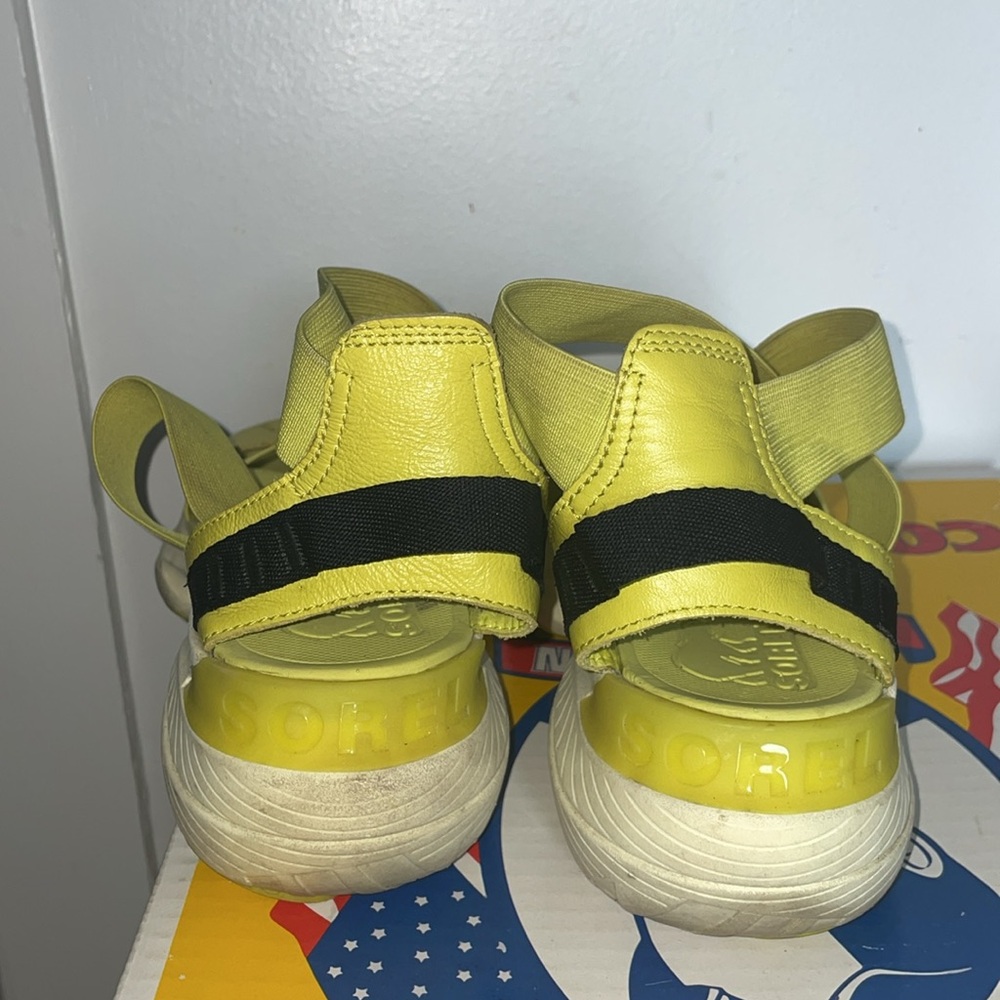 Sorel Yellow Strappy Sandals with Chunky Sole size 8 - Picture 4 of 6